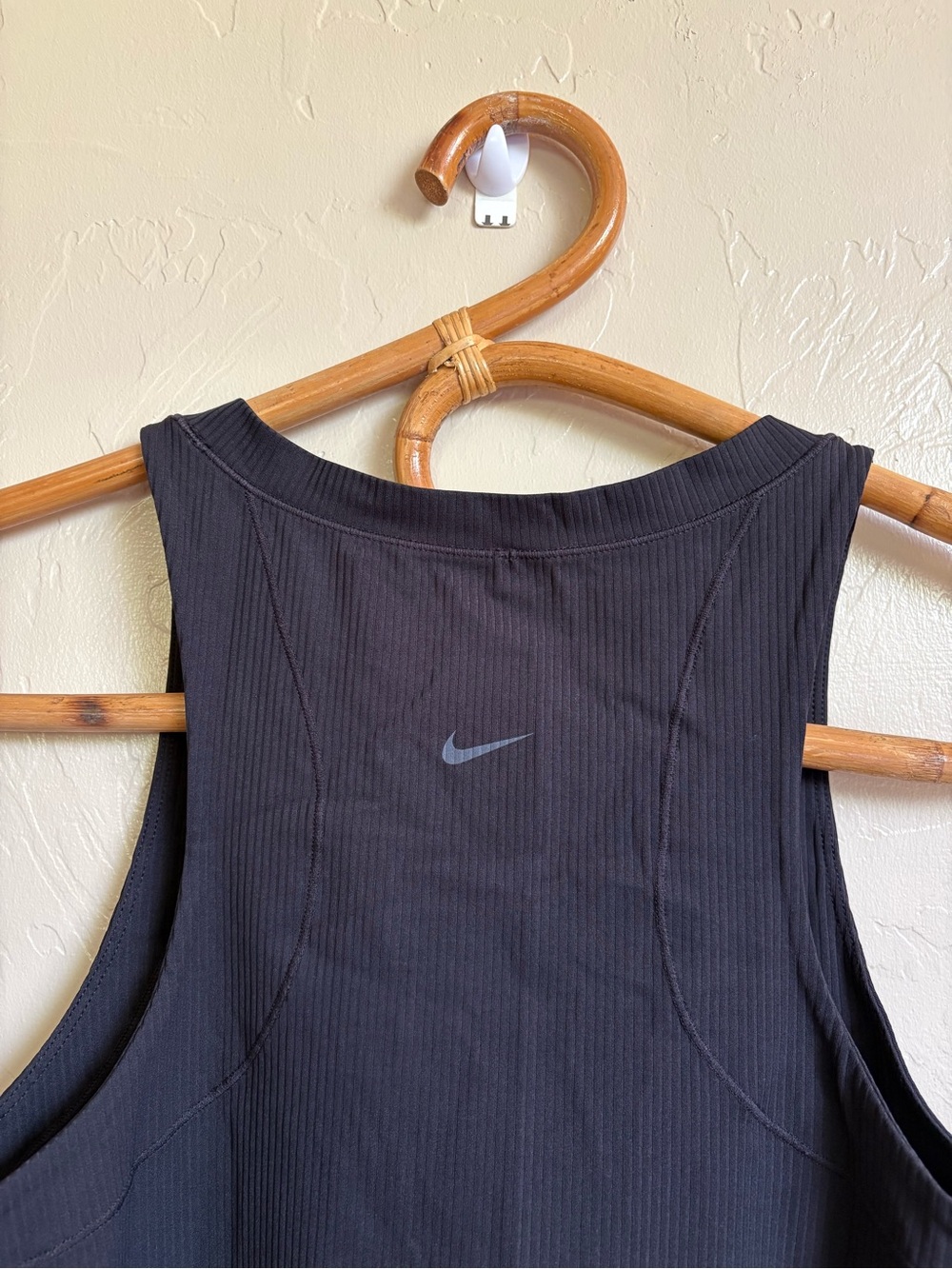 Nike Women’s Zenvy Rib Cropped Workout Tank Top Black Size Large HF2765-010 - Picture 4 of 7
